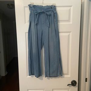 Cropped wide-legged denim pants